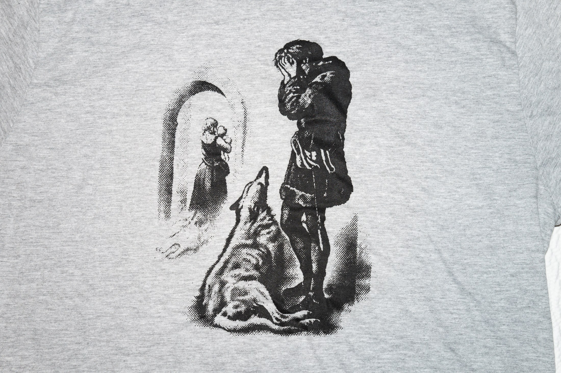 Llywelyn Tee Gray print detail